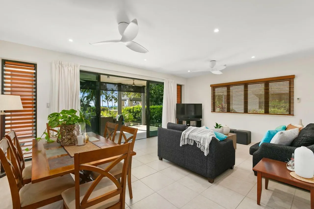Belle Escapes Ground Floor Beachfront Apartment 요키스넙